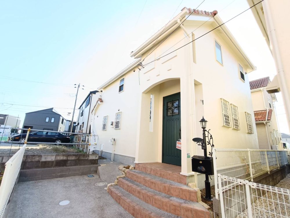 ■3LDK■2階建て■価格2999万円■全居室南向き■リノベーション完了（2025年11月）しました■可愛らしい外観と室内はシンプルでモダンな仕上がりに！ぜひ一度ご見学ください！